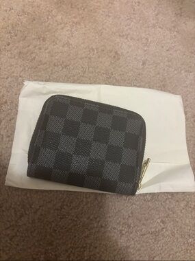 Small checkered wallet unbranded